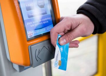 Zmiany w systemie PEKA – aplikacja zamiast karty i automatyczny transfer biletów