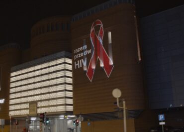 Czerwona kokardka na poznańskich ulicach znów przypomni o HIV