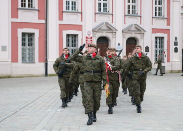 Kilkudziesięciu żołnierzy złożyło przysięgę podczas uroczystości na pl. Kolegiackim