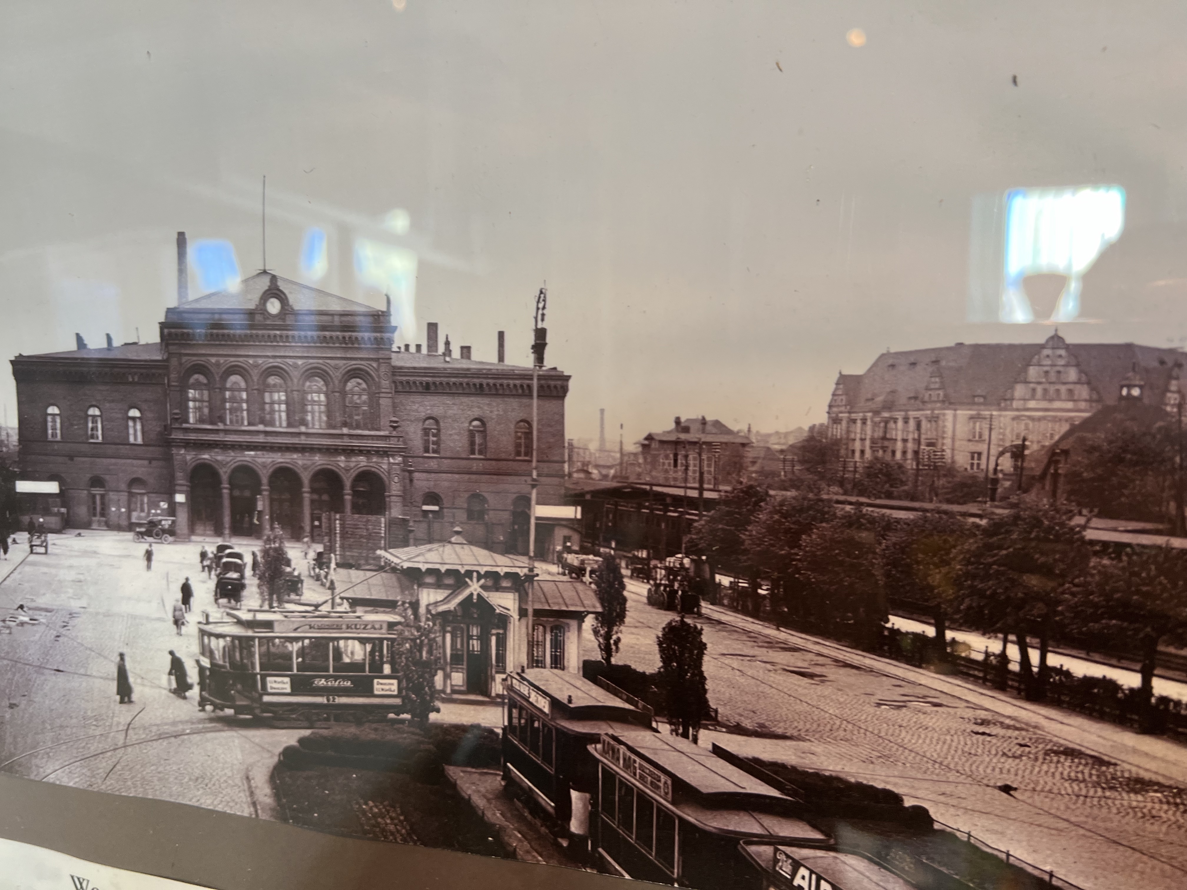 Trwa dzień otwarty w zajezdni na Głogowskiej. Można zwiedzać izbę pamięci