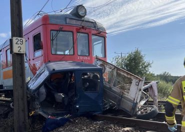 Kierowca był oślepiony? Dwie osoby zginęły w wypadku na przejeździe