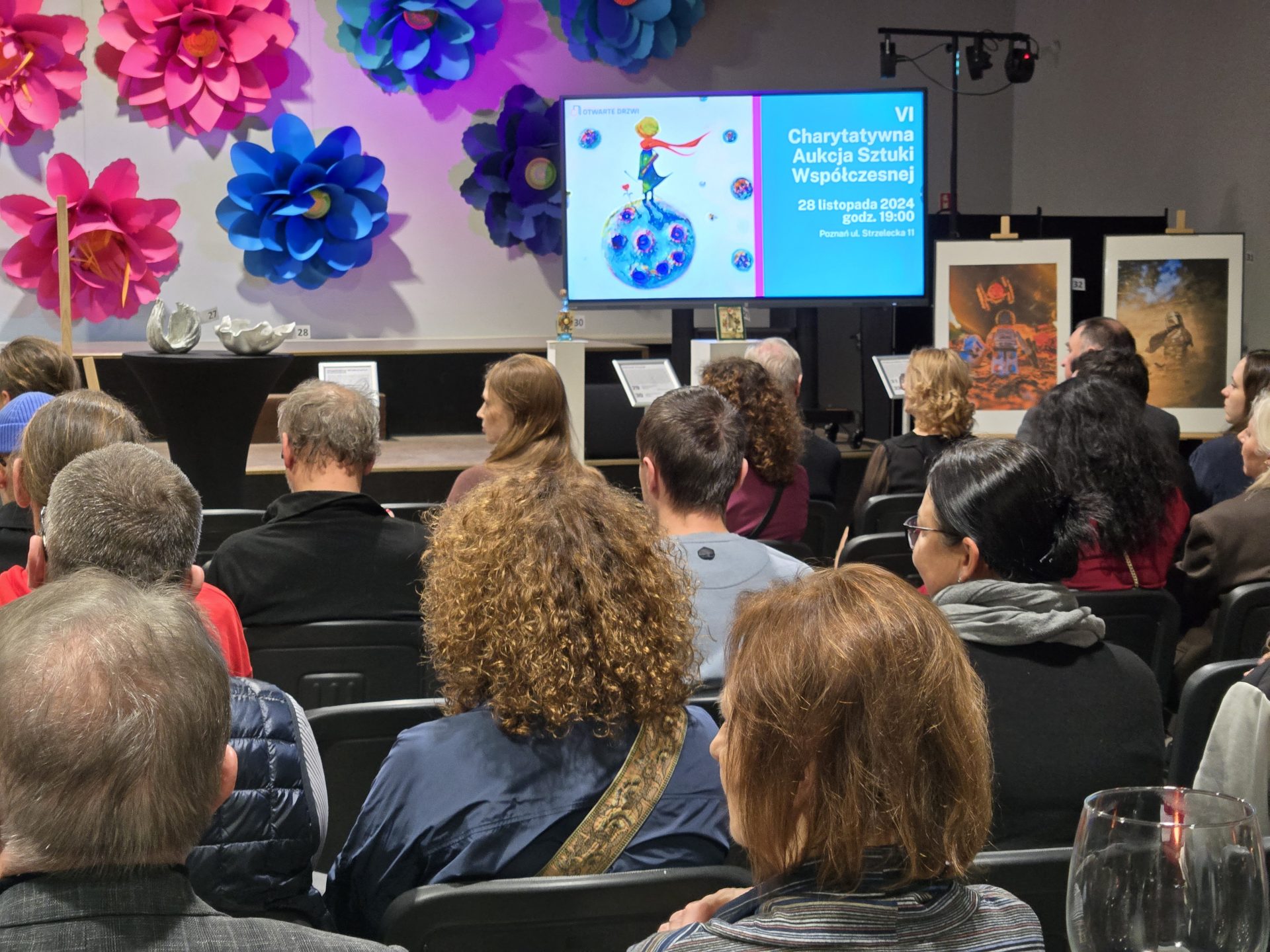 „Stawiamy dzieci na nogi!” – VII Charytatywna Aukcja Sztuki Współczesnej w Poznaniu już 27 listopada