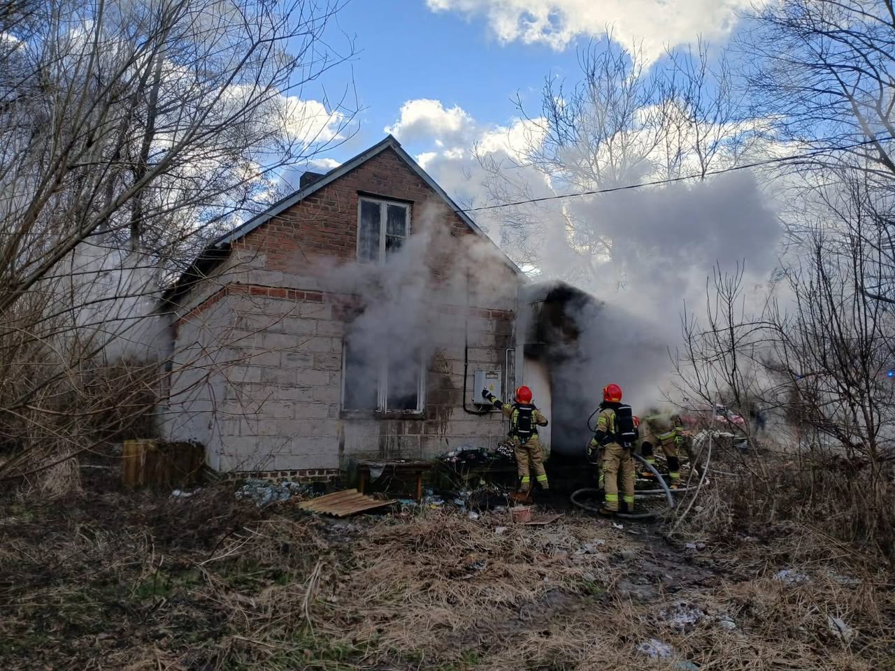 Kolejna ofiara śmiertelna pożaru domu w regionie. Trwa śledztwo na miejscu tragedii