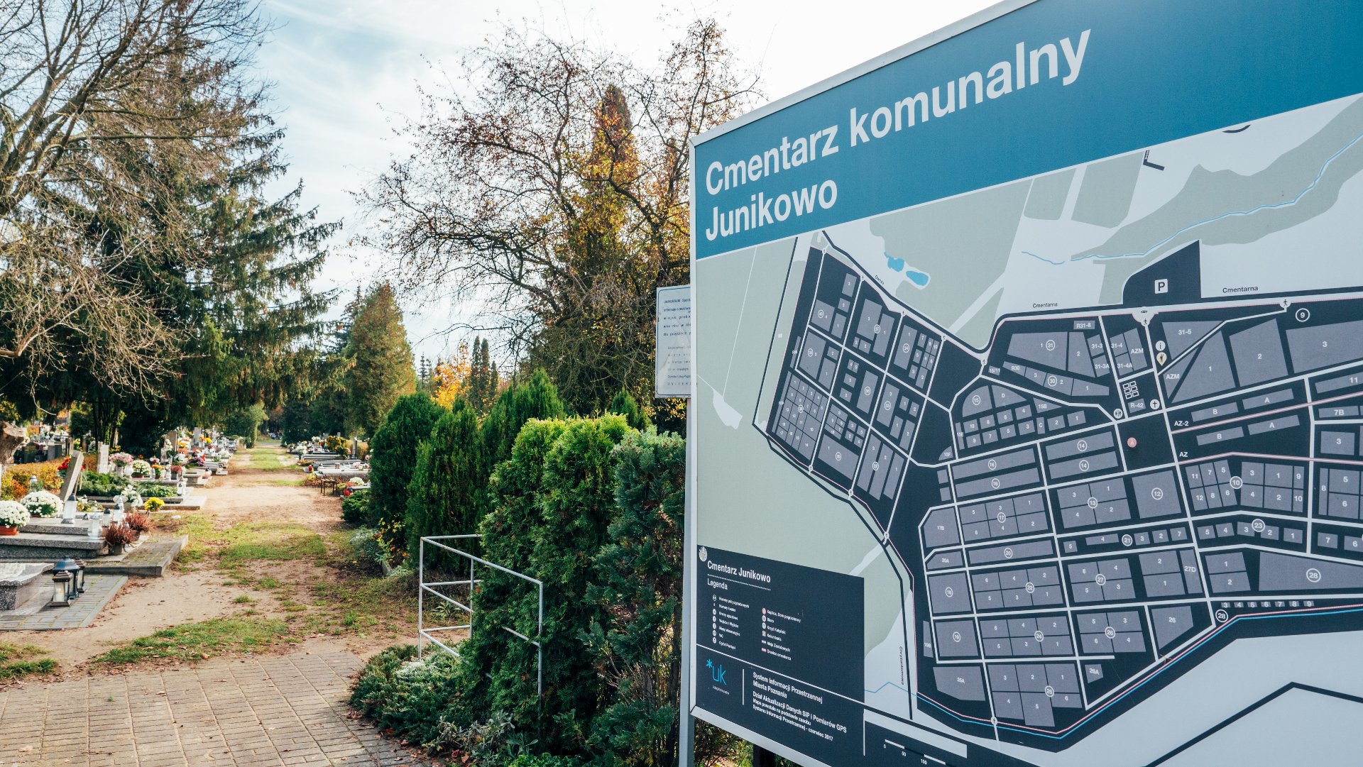 Koniec z parkingiem „na przesiadkę”. Zmiany przy cmentarzu na Junikowie wchodzą w życie